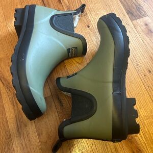 Women Rain boots size 10